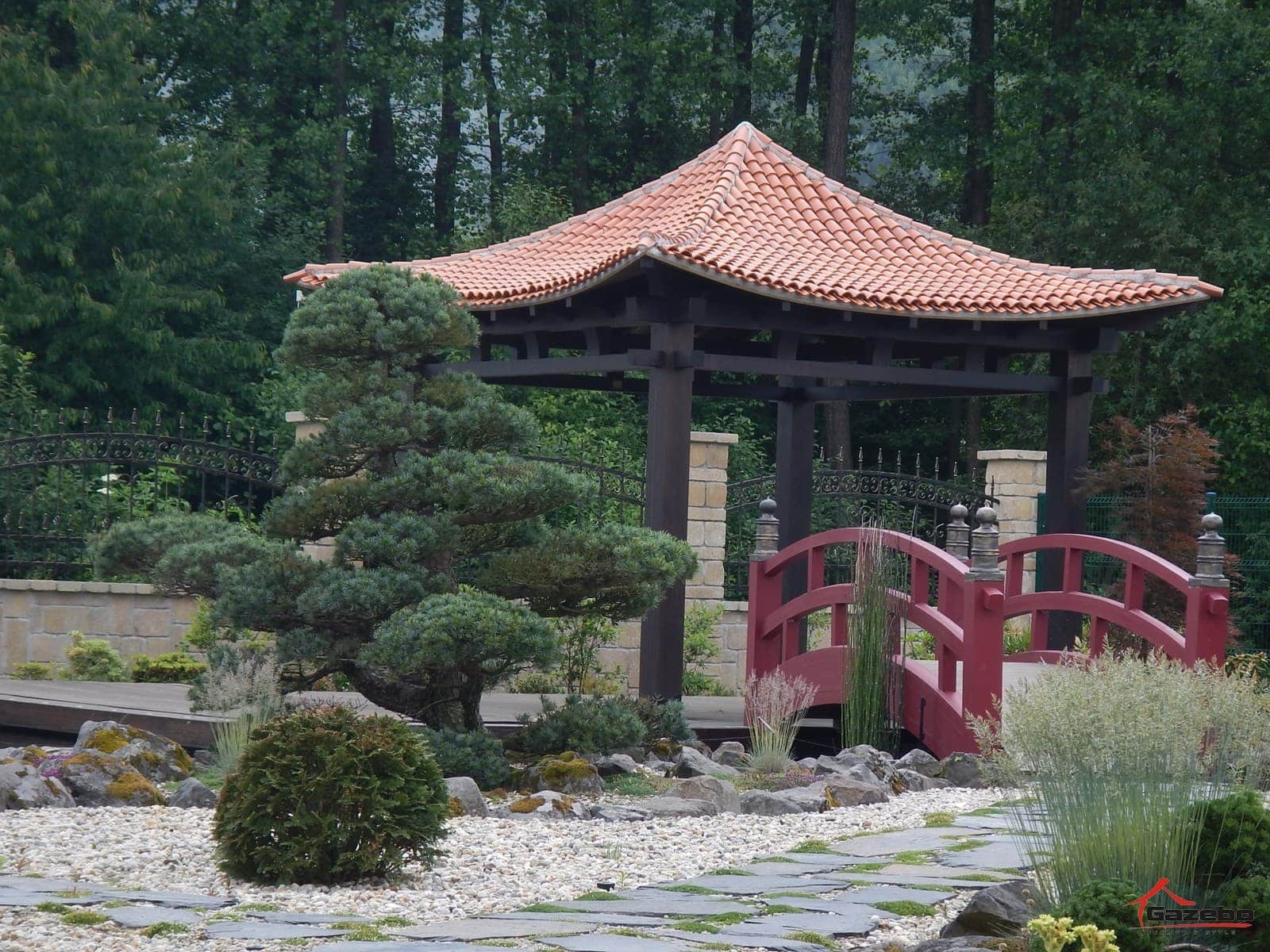 A Hinode japán kerti pavilon építése