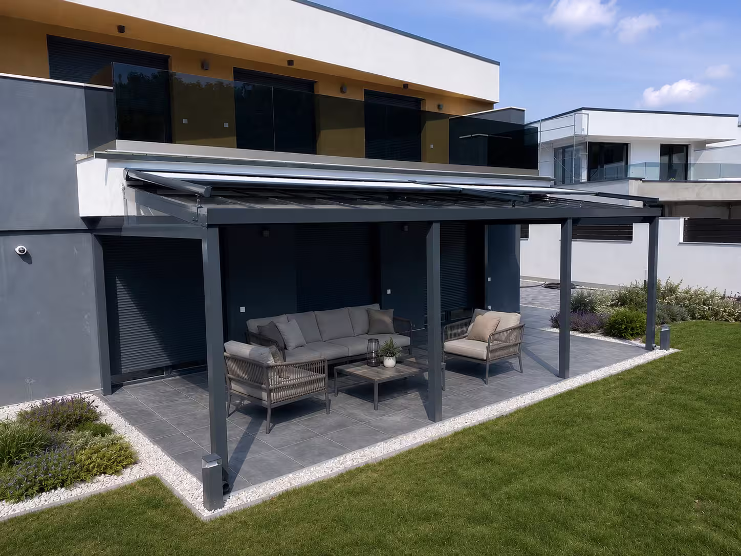 Top Class pergola tetőárnyékolással modern teraszon