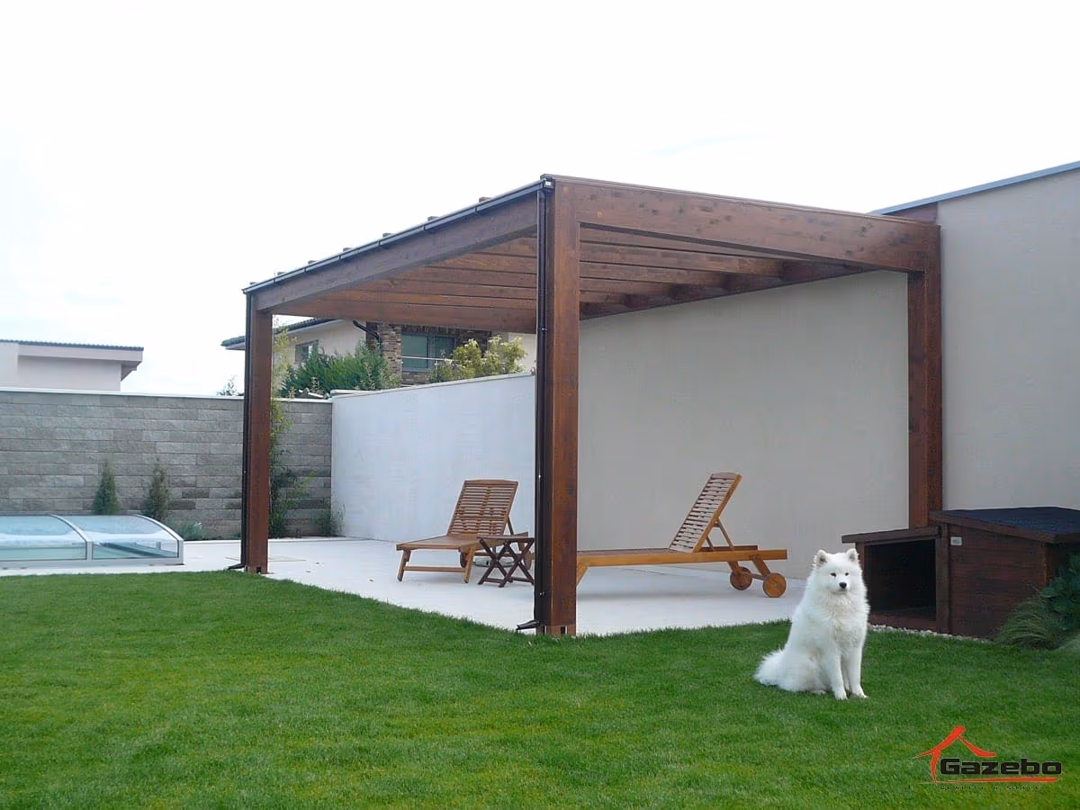 Milano fa pergola természetes bambuszárnyékolással egy teraszon